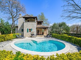 Amazing Villa With Swimming Pool