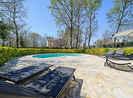 Amazing Villa With Swimming Pool