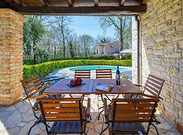 Amazing Villa With Swimming Pool