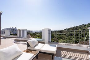 Modern Apartment With Balcony