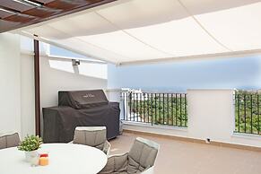 Modern Apartment With Balcony