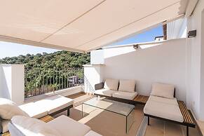 Modern Apartment With Balcony