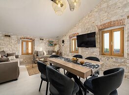 Beautiful Apartment With View