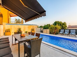 Beautiful Apartment With View