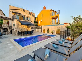 Beautiful Apartment With View