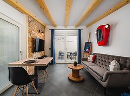 Apartment With Scenic View