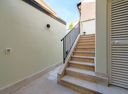 Apartment With Scenic View