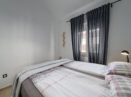 Apartment With Cozy Bedroom