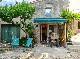 Modern Apartment Near the Beach