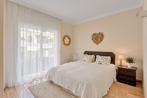 Charming Villa With Terrace