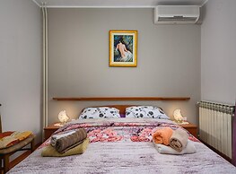 Pretty Apartment With Balcony