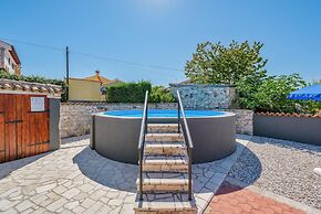 Nice Apartment With Pool