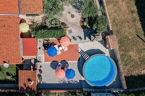 Nice Apartment With Pool