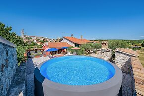 Nice Apartment With Pool