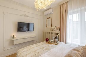 Maison Élysée by HOLT