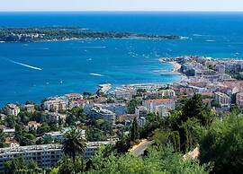 Apartment With Terrace in Cannes