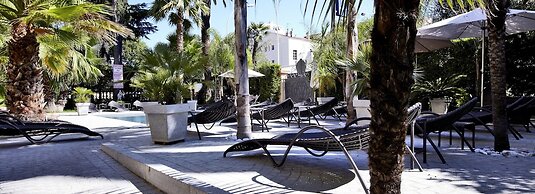 Apartment With Terrace in Cannes