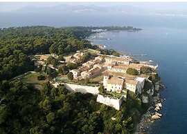 Apartment With Terrace in Cannes