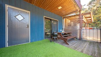 Gangneung Nineone Pet Pension