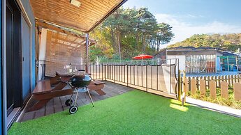 Gangneung Nineone Pet Pension