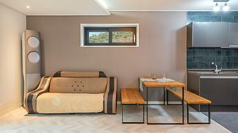 Gangneung Nineone Pet Pension