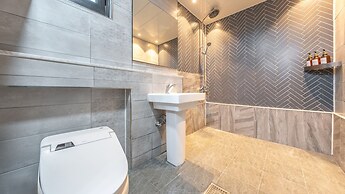 Gangneung Nineone Pet Pension