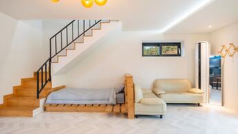 Gangneung Nineone Pet Pension