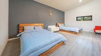 Gangneung Nineone Pet Pension