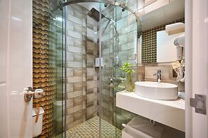 Ly Ly Hotel 2