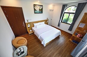 Ly Ly Hotel 2