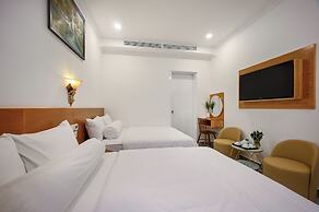 Ly Ly Hotel 2