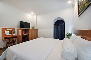 Ly Ly Hotel 2