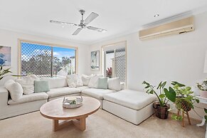 Waterfront Canal Escape in Burleigh