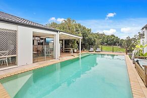 Waterfront Canal Escape in Burleigh