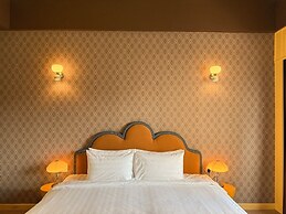 The Très Hotel