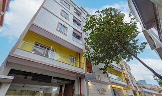 Treebo Sri vi ka Residency