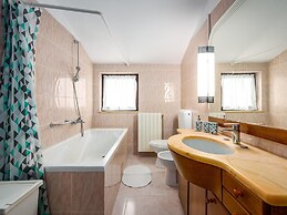 Scenic Villa With Private Garden