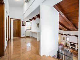 Scenic Villa With Private Garden