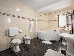 Scenic Villa With Private Garden