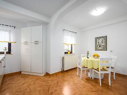 Scenic Villa With Private Garden