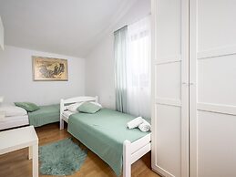 Scenic Villa With Private Garden