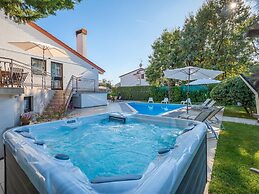 Scenic Villa With Private Garden