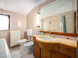 Scenic Villa With Private Garden