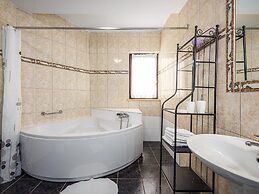 Scenic Villa With Private Garden