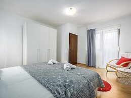 Scenic Villa With Private Garden