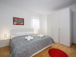 Scenic Villa With Private Garden