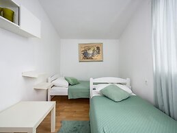 Scenic Villa With Private Garden