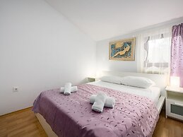 Scenic Villa With Private Garden