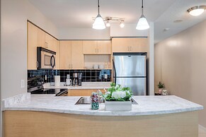 The Yonge Suites - Downtown Elegance