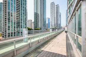 The Yonge Suites - Downtown Elegance